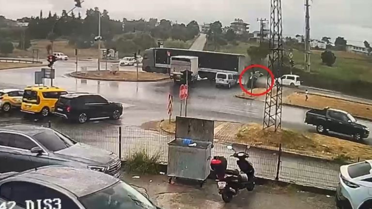Antalya’da tırın sürüklediği otomobil takla attı: 3 yaralı