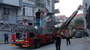 Burdur’da apartman yangınında mahsur kaldılar