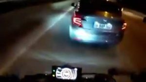 Bursa’da sollama yapan motosiklet kaza yaptı: 2 yaralı
