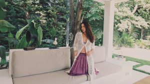Demet Özdemir yine cesur! Havuz başındaki tarzı olay oldu