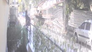 İstanbul’da evine giren şüpheliyi yakalayıp çantasını aradı: Başka bir daireye girerken suçüstü yakalandı