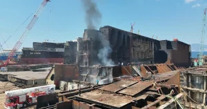 İzmir Aliağa’da yakıt tankeri yangınına hızlı müdahale