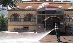 Keçiören’de Camiler Özenle, Köşe Bucak Temizleniyor