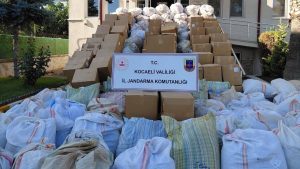Kocaeli’de 5 tondan fazla kaçak tütün ele geçirildi