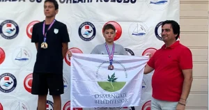 Osmangazi’nin genç yüzücüleri kürsüyü bırakmadı