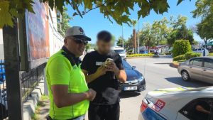 Zonguldak’ta dolandırıcıların tuzağına düşen vatandaşı trafik polisi kurtardı