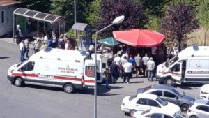 Zonguldak’ta park halindeki otomobil, yayaların arasına daldı: 4 yaralı