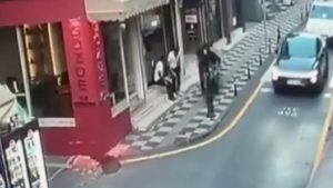 Bartın’da polisten kaçan motosikletli vali yardımcısına çarptı