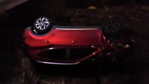 Bursa’da takla atan otomobilden burnu kanamadan çıktı