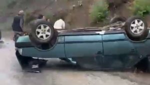 Denizli’de yağışın neden olduğu kazada otomobil takla attı: Baba öldü, kızı yaralı