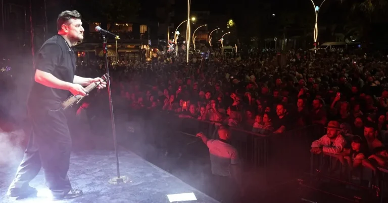 Ekin Uzunlar, Kocaeli’yi Karadeniz ezgileriyle coşturdu