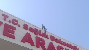 Hatay’da intihar etmek için gazetecileri bekledi: “Karpuz keselim” teklifiyle vazgeçti