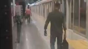 İstanbul’da metro durağında sigara tartışması kamerada