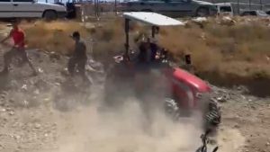 Malatya’da hayvan otlatma tartışması: Üzerilerine traktör sürdü