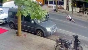 Tekirdağ’da yolun karşısına geçerken otomobil çarptı
