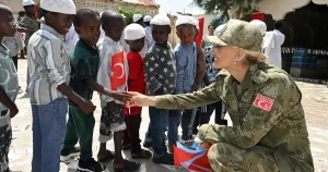TSK’dan Somali’deki yetim çocuklara gıda ve giyecek desteği